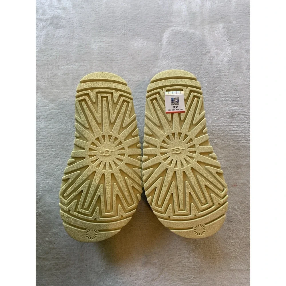 New KIDS UGG GOLDENGLOW SLIDES SANDALS Kids Size 13 Girls‎ New In Box 1166513K